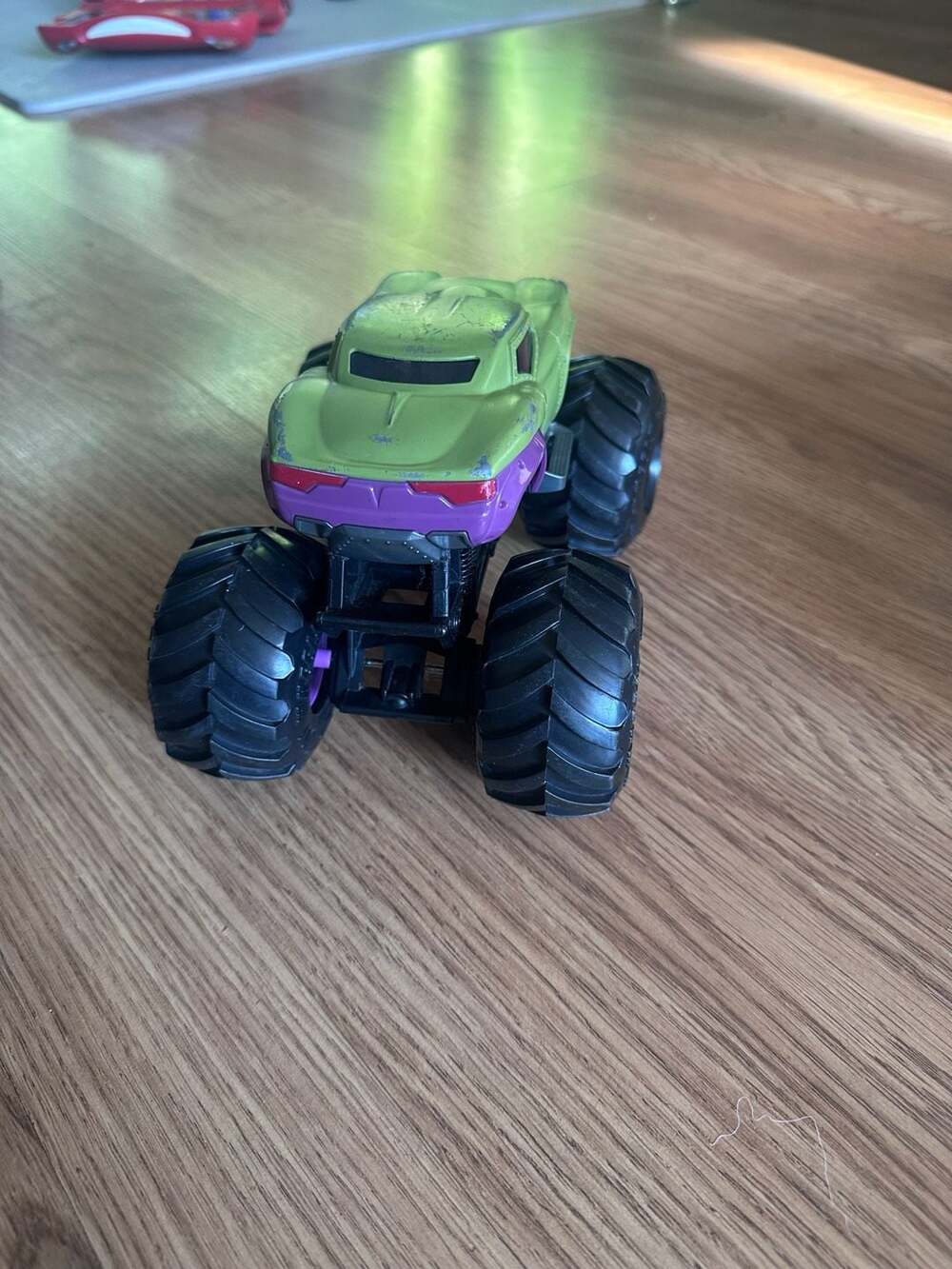 Hot Wheels Marvel Hulk 1:24 Scale Monster Truck